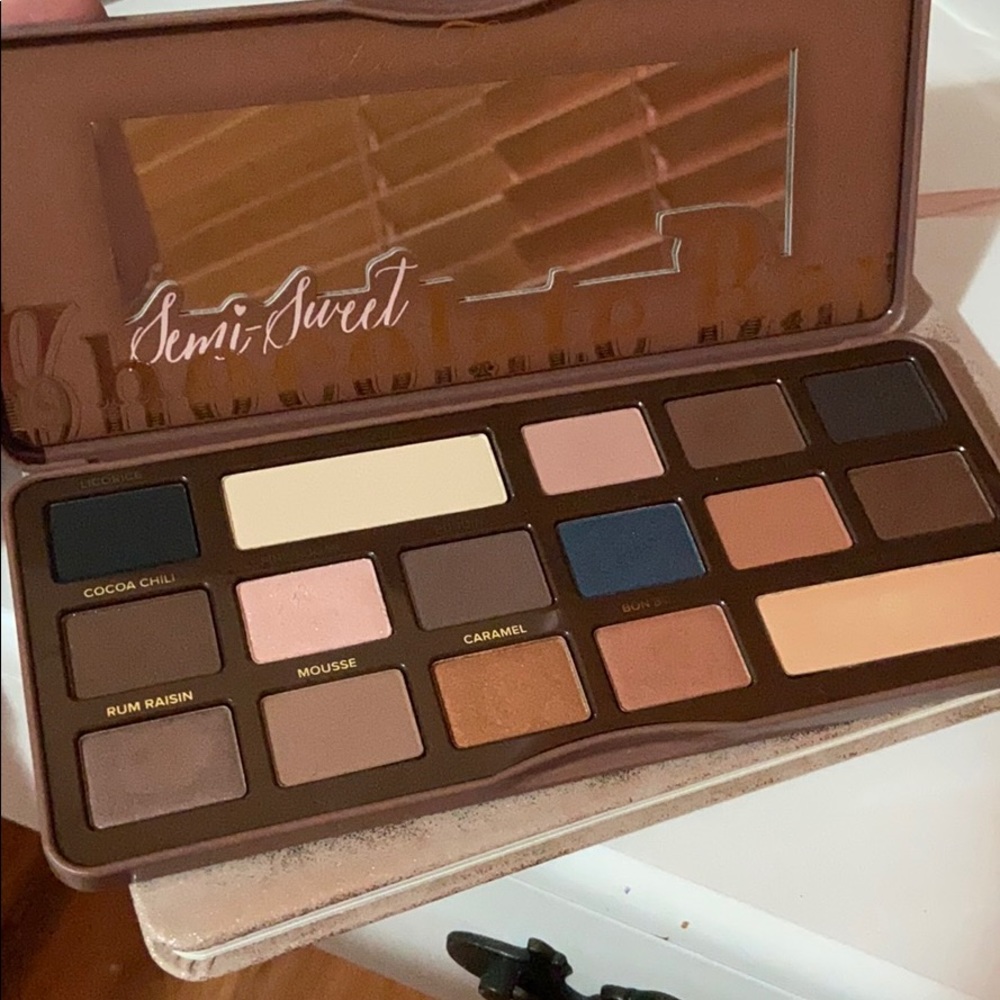 Too Faced Semi Sweet Chocolate Bar